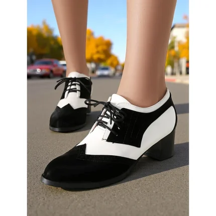 Women's Two-Tone Black and White Oxford Heels with Brogue Detailing – 1950s Vintage Lace-Up Dress Shoes for Daily Wear, Spring Outfits, and Retro-Inspired Looks