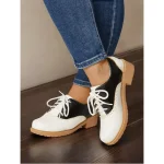 Women's 1920s Retro Two-Tone Brogue Oxford Shoes, Lace-Up Vintage Flat Faux Leather Shoes for Daily Wear and Gatsby Inspired Outfits - Image 6