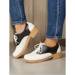 Women's 1920s Retro Two-Tone Brogue Oxford Shoes, Lace-Up Vintage Flat Faux Leather Shoes for Daily Wear and Gatsby Inspired Outfits - Image 7